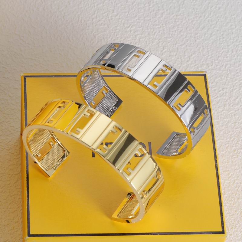 Fendi bracelet 11lyr11